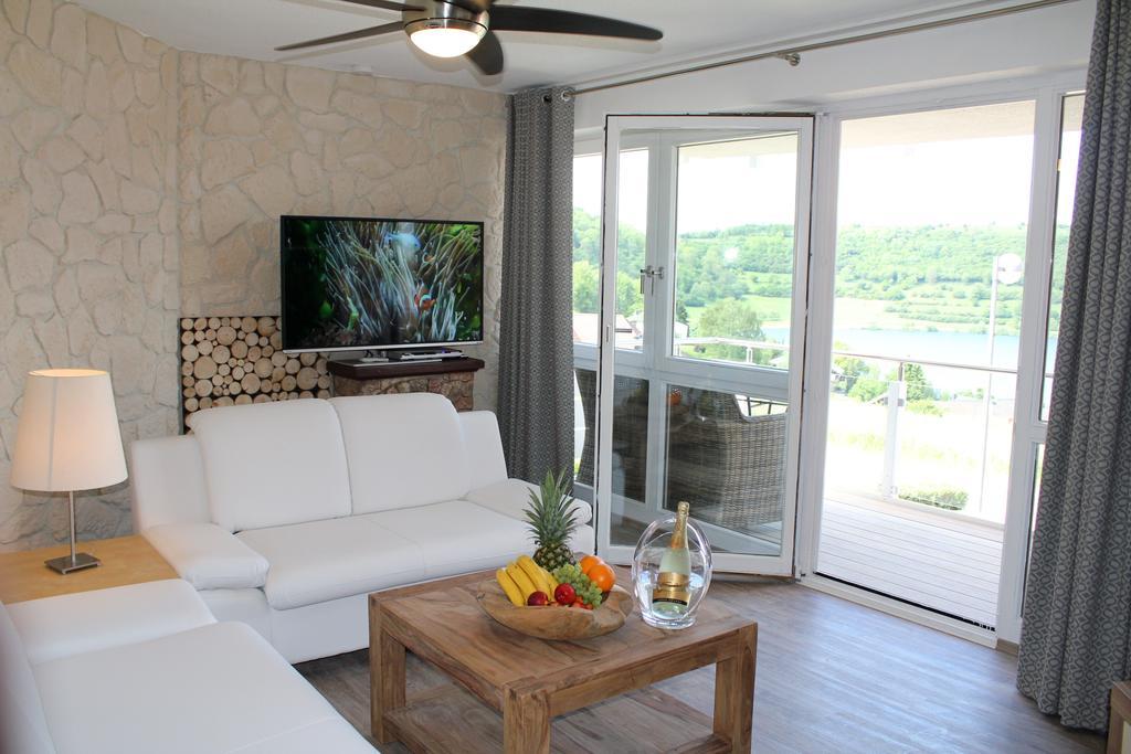 Luxuriöses Apartment mit 2 Schlafzimmern, Balkon und Seeblick